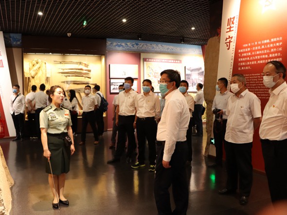 “ 傳承紅色基因，學(xué)習(xí)時(shí)代楷模，講好中國故事”——甘肅演藝集團(tuán)機(jī)關(guān)黨支部聯(lián)合演出公司、舞美中心黨支部赴古浪開展主題黨日活動(dòng)