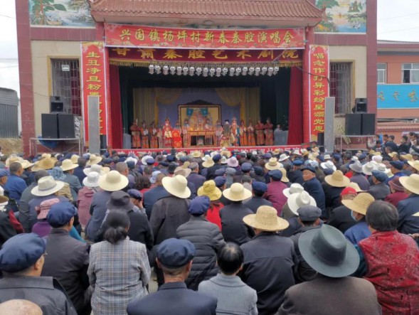 甘肅演藝集團(tuán)秦腔藝術(shù)劇院赴天水市秦安縣劉坪鎮(zhèn)崔河村開展慶百年華誕·譜隴原新篇“我們的中國(guó)夢(mèng)” —文化進(jìn)萬家”惠民演出